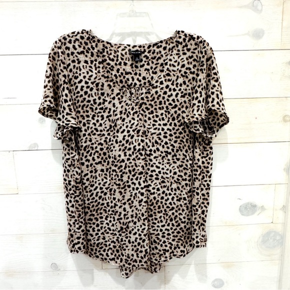 Torrid chiffon flowy short sleeve leopard top ❤️ - Picture 2 of 6
